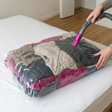Saci vacuum pentru hainele tale